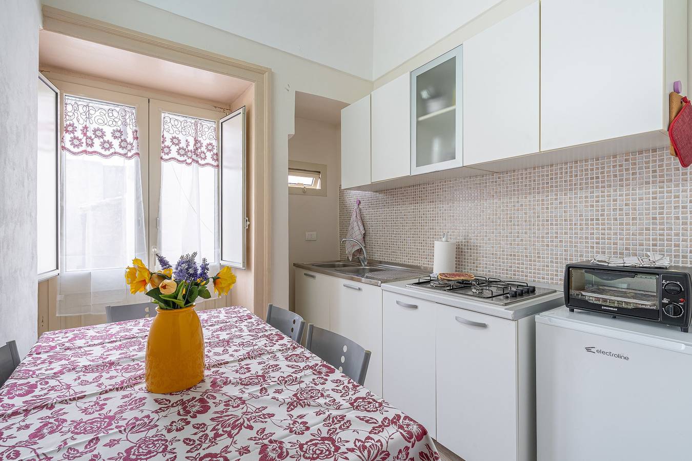 Appartamento intero, Appartamento 'Principe Umberto' con Terrazza in Comune, Wi-Fi e Aria Condizionata in Avola, Siracusa e dintorni