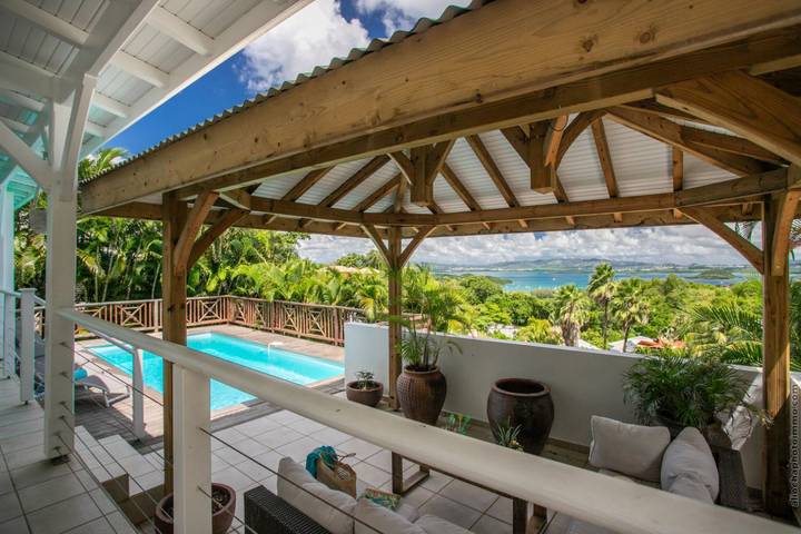 Villa pour 8 personnes, avec jardin ainsi que piscine et terrasse