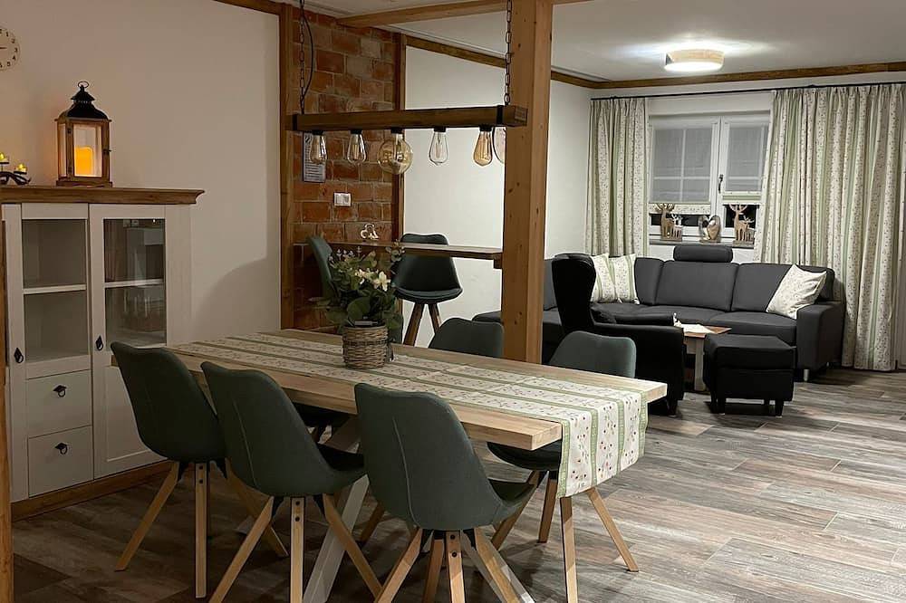 Apartamento inteiro, 5-star Fewo Zirbe: Wellness luxury with sauna & whirlpool bathtub in Arnbruck! in Arnbruck, Vorderer Bayerischer Wald