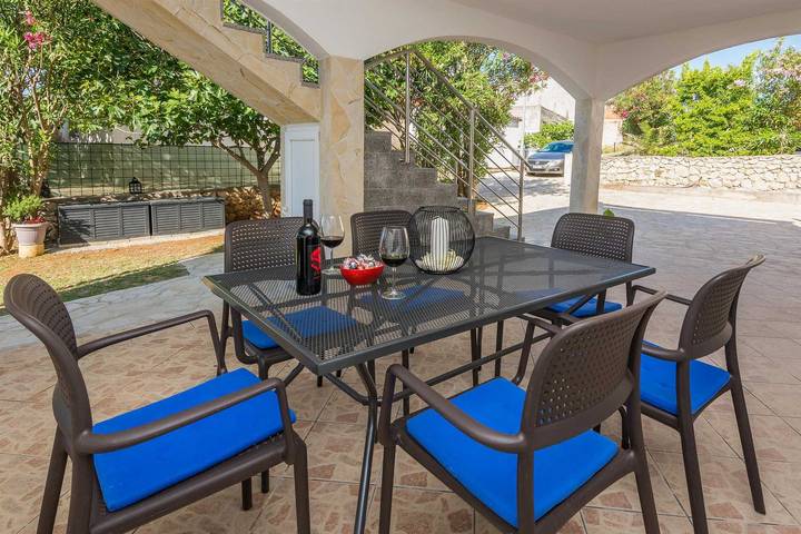 Gîte pour 4 personnes, avec balcon/terrasse et terrasse, adapté aux familles dans Vir - 2