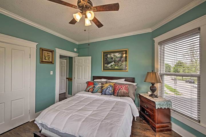 Vacation rental for 100 people, with terrace and yard in Hamilton County