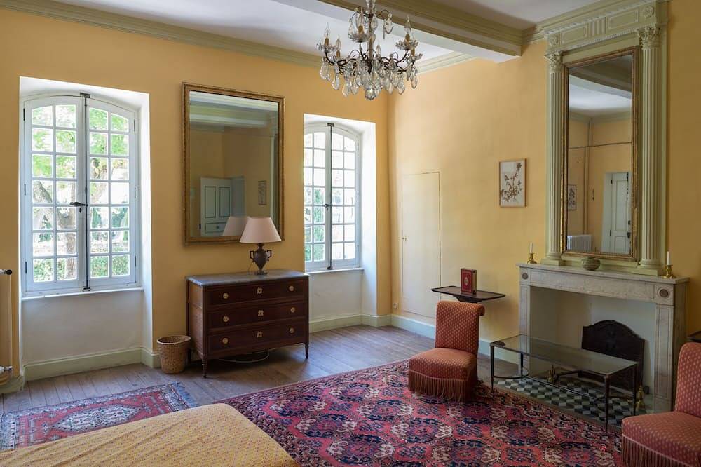 Hermosa casa de campo Xviii, hermoso parque con piscina. in Camaret-sur-Aigues, Vaucluse