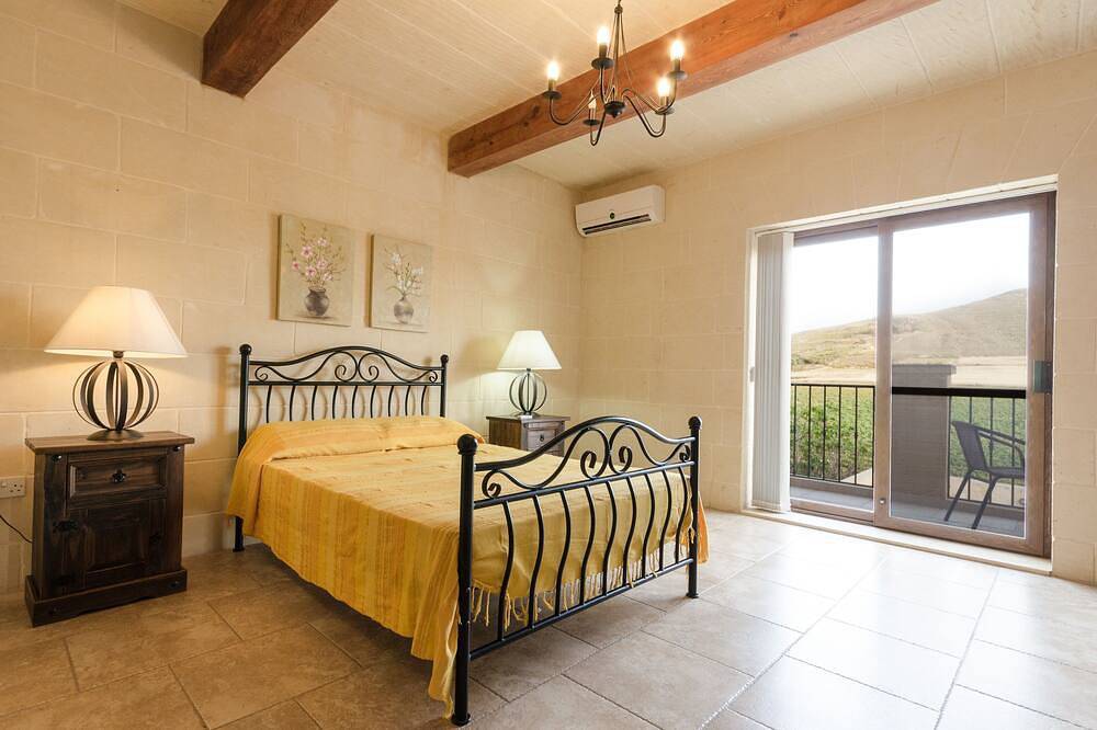 5 Schlafzimmer 4 Badezimmer mit eigenem Pool. in Gharb, Gozo