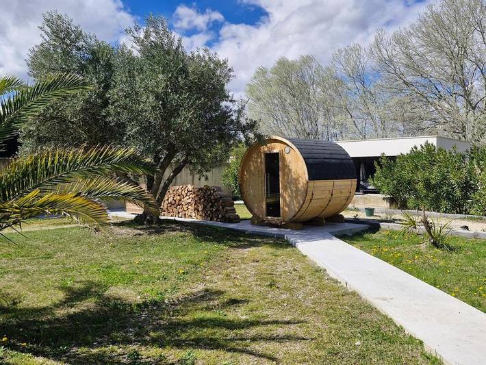 Location de vacances pour 6 personnes, avec piscine ainsi que jardin et sauna à Althen-des-Paluds - 4