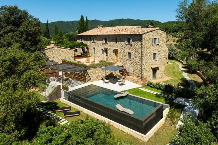 Casa vacanza per 12 persone, con panorama e giardino nonché piscina, con animali domestici a Suvereto