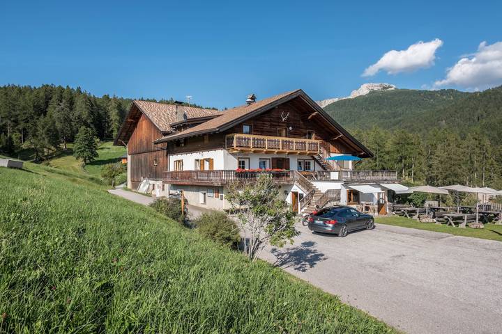 Entire apartment, Holiday Apartment 'Nigglhof Katarina' with Mountain View, Balcony & Wi-Fi in Aldein, South Tyrol