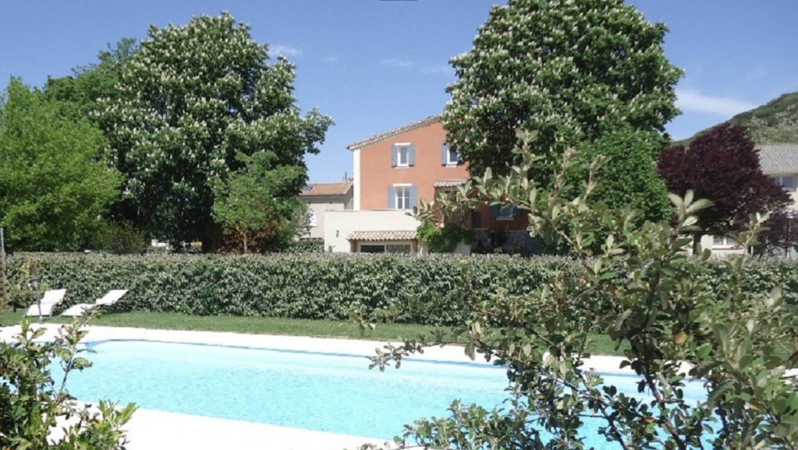 Gîte „La Miellerie“ mit Gemeinschaftspool, privater Terrasse und Klimaanlage in Gréoux-les-Bains, Regionaler Naturpark Verdon