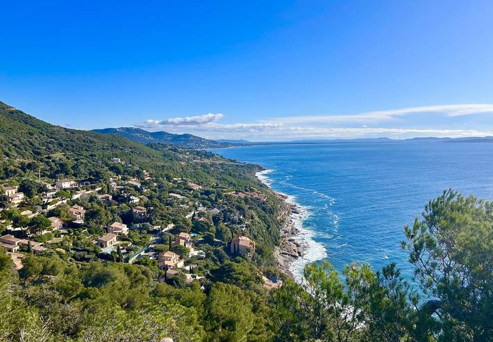 Gîte pour 4 personnes, avec piscine ainsi que jardin et terrasse à Carqueiranne - 2