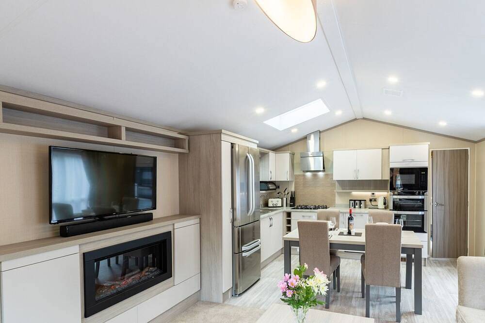 Luxury Lodge on White Cross Bay, lake Windermere in Lake District