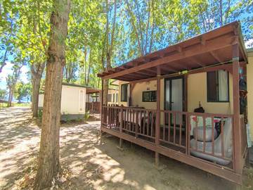 Camping für 6 Personen, mit Terrasse und Pool in Umbrien