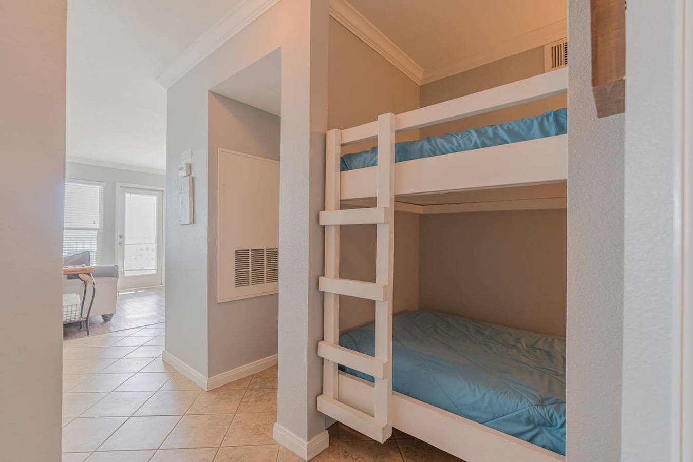 Entire apartment, Heated Pools, Hot Tubs & Easy Beach Access in Galveston Island, Galveston