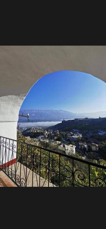 Maison d’hôte pour 3 personnes, avec terrasse et vue, animaux acceptés dans Gjirokastër - 4