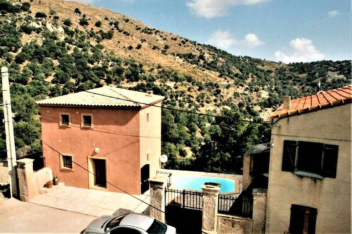 Location de vacances pour 8 personnes, avec piscine à Ville-di-Pietrabugno