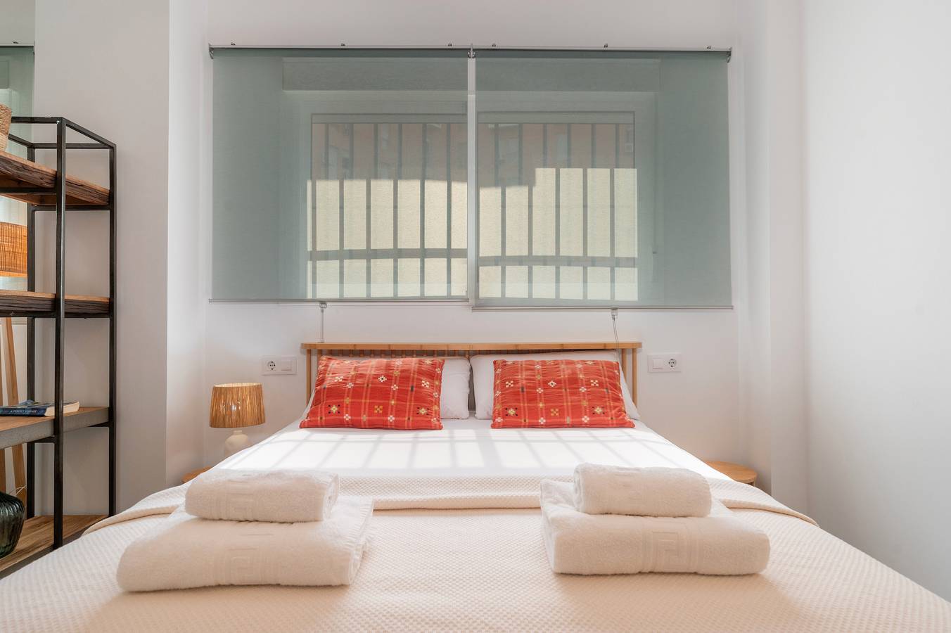 Apartamento entero, Apartamento 'Nuevo Estudio Junto A Sta Justa 1' con Wi-Fi y Aire Acondicionado in San Pablo-Santa Justa, Sevilla