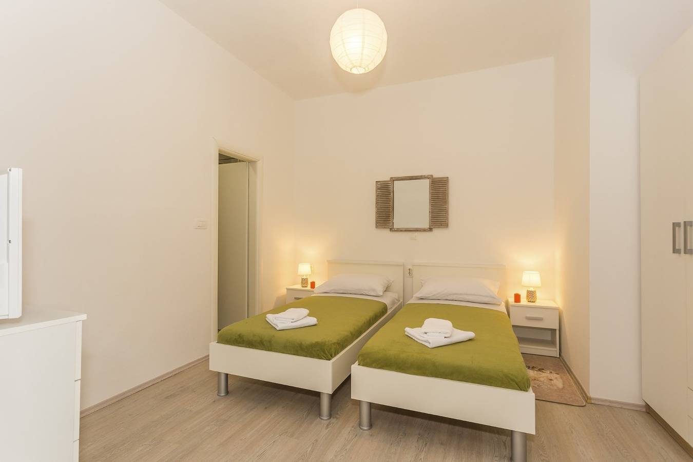 Hel semesterlägenhet, Comfortable modern studio with shaded patio in Split, Split-Dalmatia Guovlu