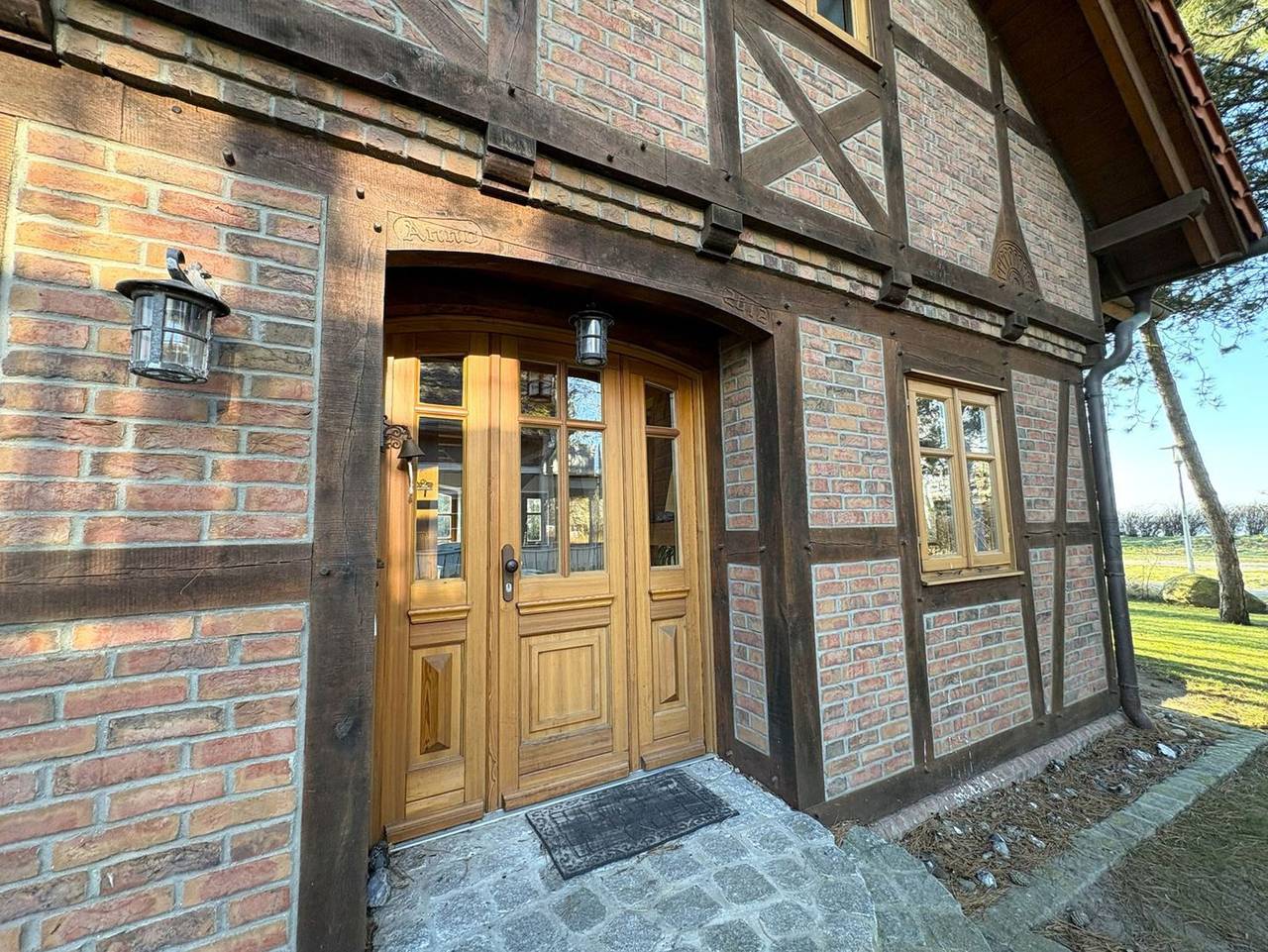 Windhuus – Fachwerk-Charme am Wieker Bodden - Windhuus–Exklusives Fachwerkhaus am Wieker Bodden mit Sauna und Leuchtturm-Blick in Wiek, Rügen