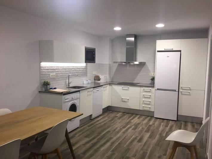 Apartamento para 7 personas, con vistas además de jardín y piscina, Se admiten mascotas en Vilafortuny