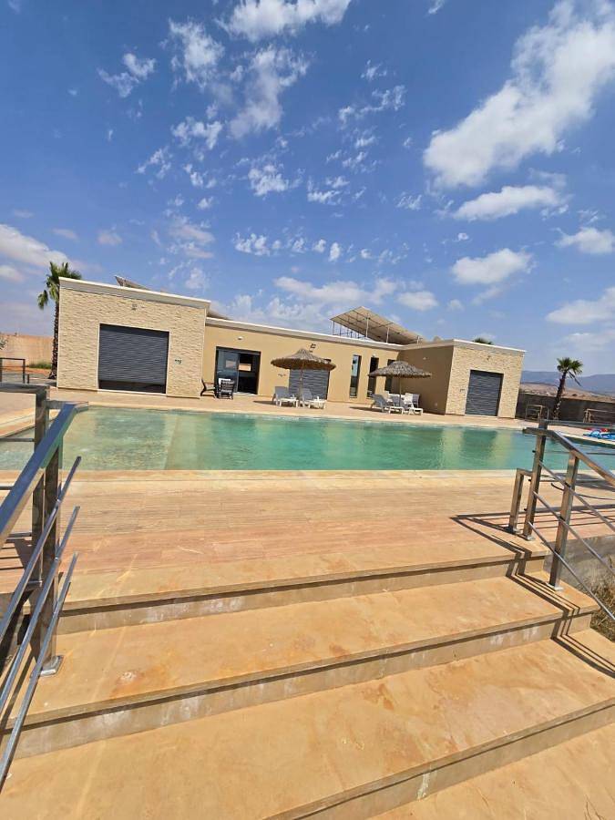 Chalet para 15 personas, con jardín y vistas además de terraza y piscina - 1