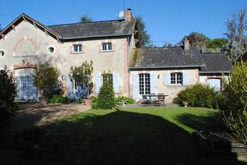 Gîte pour 5 personnes, avec jardin dans Ombrée-d'Anjou