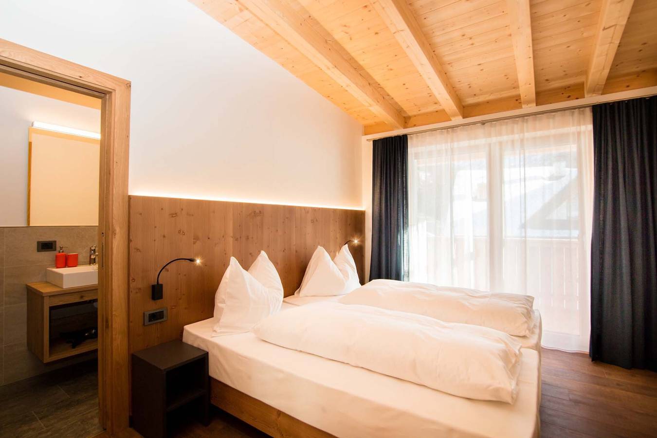 Entire apartment, 2-Room Holiday Apartment Piz da Plaies with Mountain View in San Vigilio di Marebbe, Mareo
