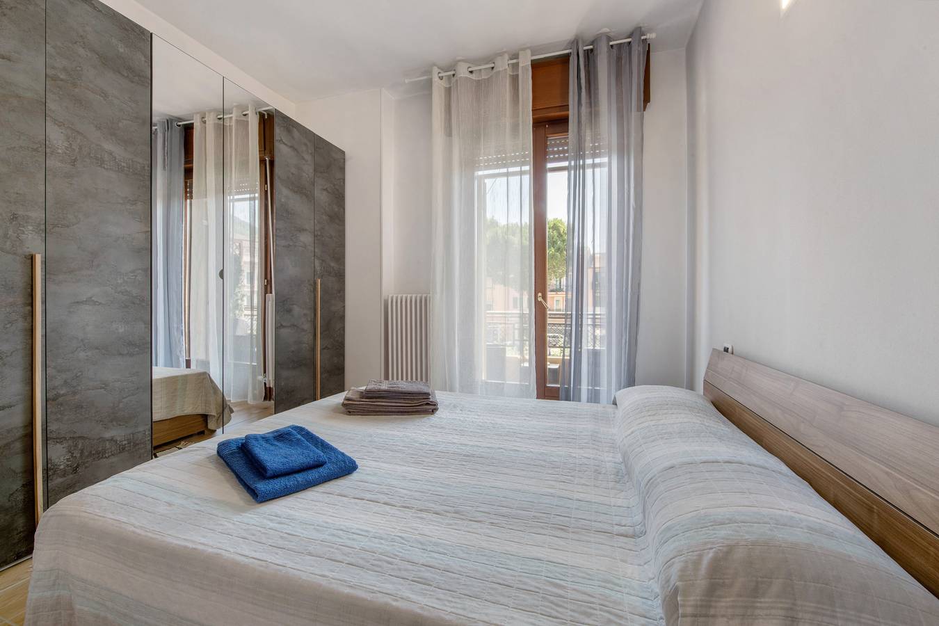 Ganze Wohnung, Ferienwohnung 'Sandrina' mit Balkon, Wi-Fi und Klimaanlage in Caprino Veronese, Gardasee-Berge