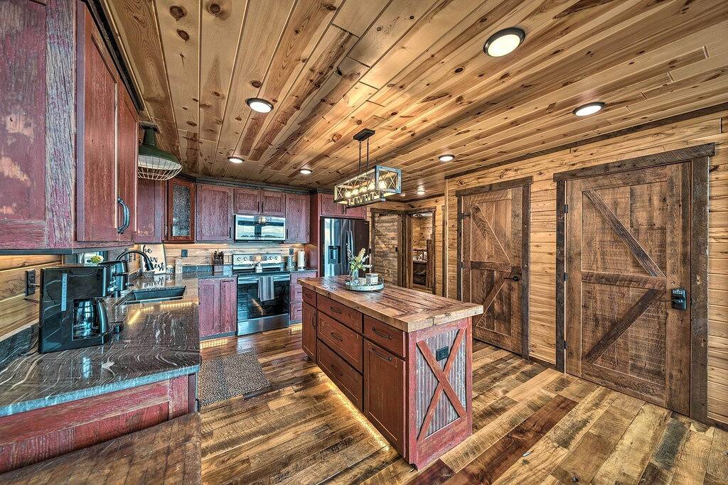 Galena Cabin w/ Wraparound Porch & Game Room! in Jo Daviess County