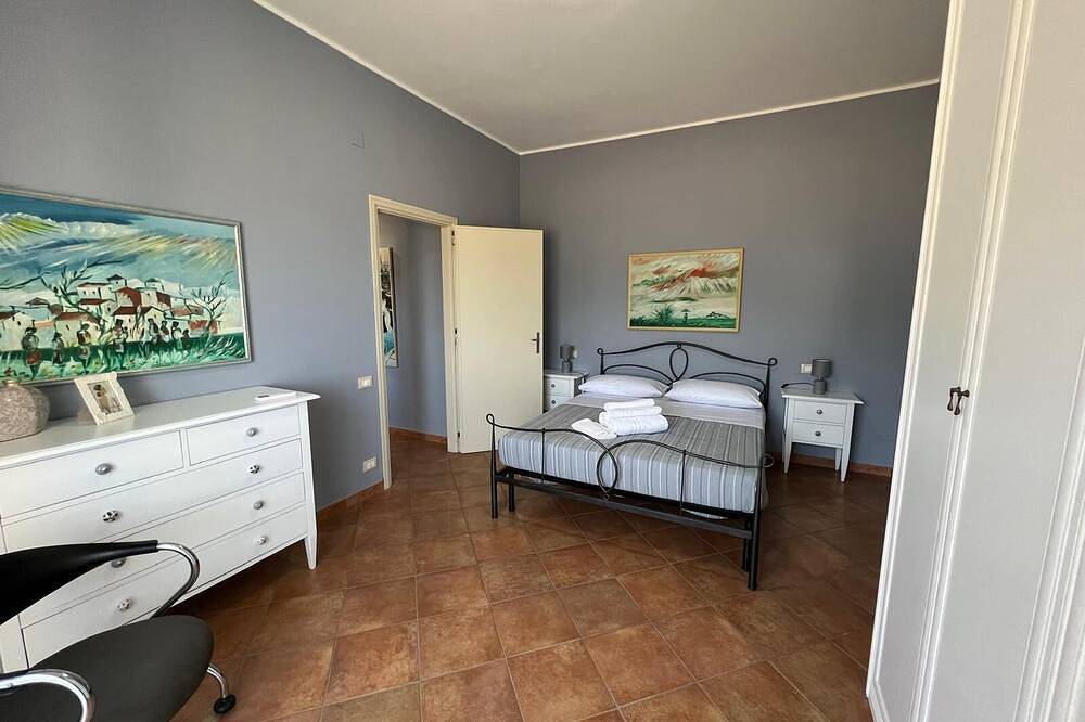 Entire apartment, Tropea a 5-minute walk to the sea and 10 minutes to the historic center in Tropea, Vibo Valentia Province