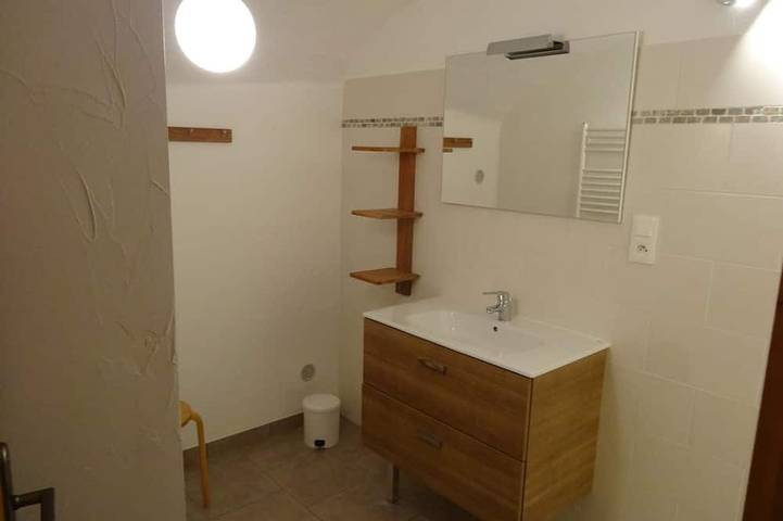 Gîte pour 4 personnes, avec terrasse et jardin à Berrias-et-Casteljau - 4