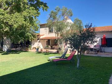 Gîte pour 6 personnes, avec piscine ainsi que jardin et terrasse à Le Cailar