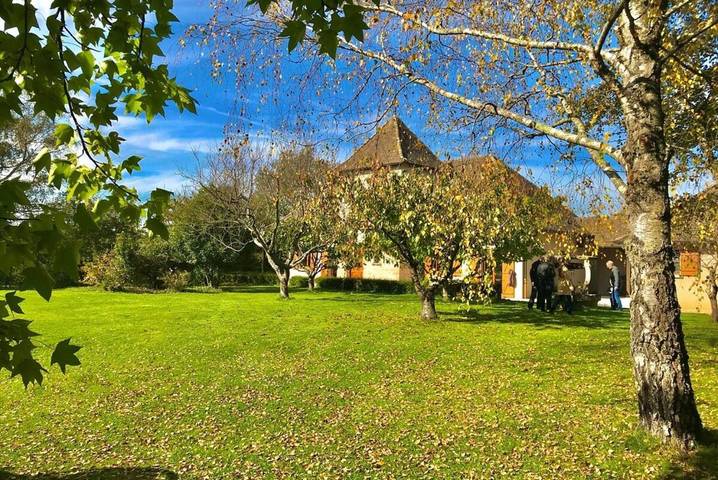 Gîte pour 8 personnes, avec piscine et terrasse, animaux acceptés à Loisy