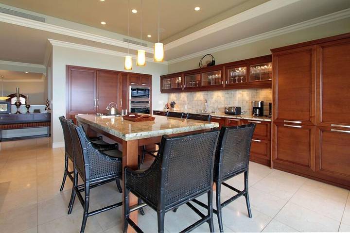 Villa for 8 people, with balcony and pool as well as sauna and hot tub on Maui