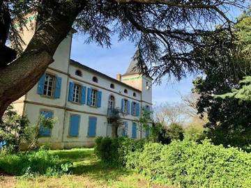 Cottage pour 12 personnes, avec piscine ainsi que balcon et vue, animaux acceptés à Fiac (Tarn)