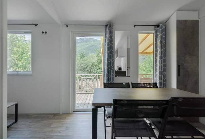 Caravane pour 4 personnes, avec terrasse ainsi que jardin et sauna à Nant - 4