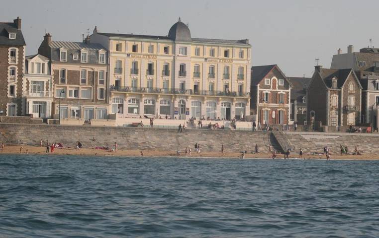 Hôtel pour 5 personnes, avec Jacuzzi ainsi que Terrasse et Sauna