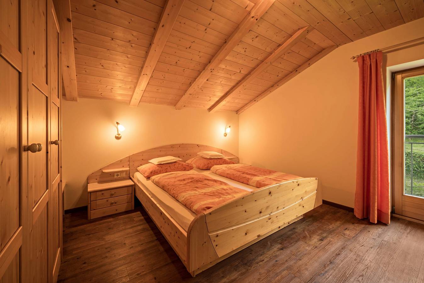 Ganze Wohnung, Ferienwohnung "Toni Verena" mit Bergblick, gemeinsamer Sauna & Garten in Schrambach, Feldthurns
