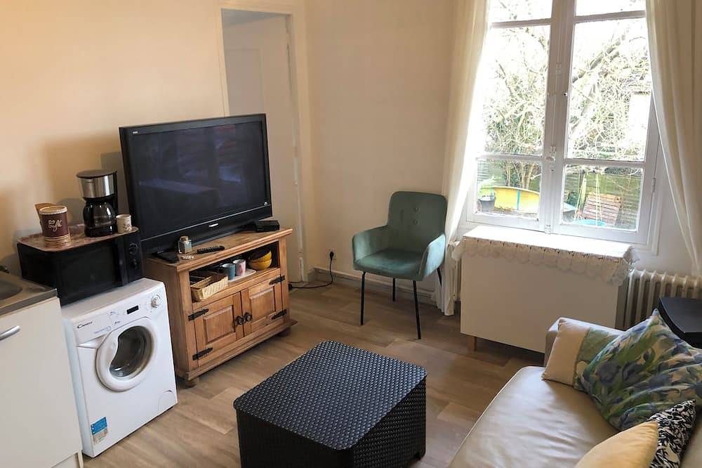 Appartement entier, Appartement 2 pièces avec petite terrasse avec vue sur les bords de Marne in Noisy-le-Grand, Seine-Saint-Denis