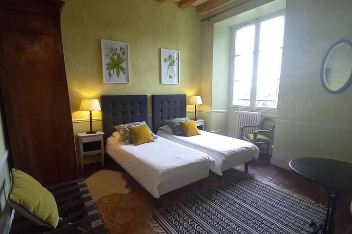 Location de vacances pour 8 personnes, avec terrasse ainsi que piscine et jardin à Bourré - 4