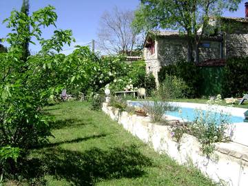 Gîte pour 5 personnes, avec piscine ainsi que jardin et terrasse, animaux acceptés à Fontanès (Gard)