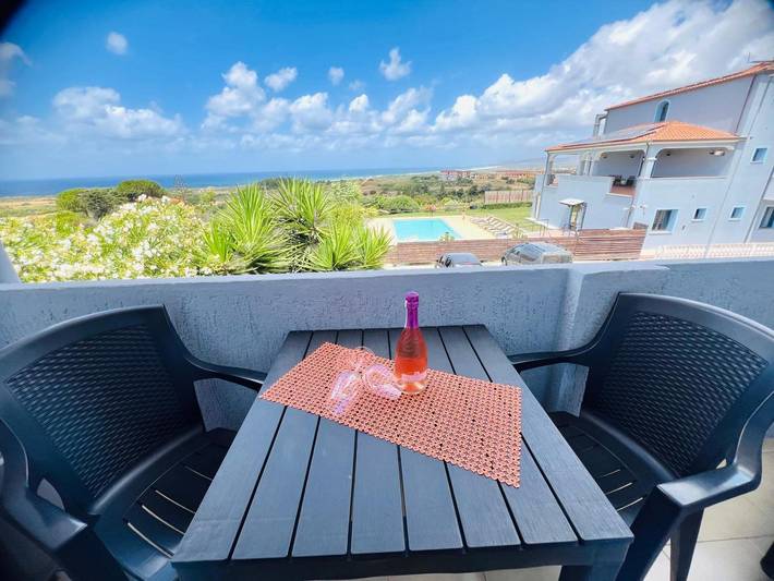 Apartamento para 4 personas, con jacuzzi y jardín en Valledoria