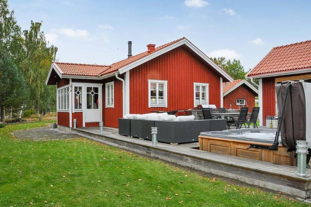 Stunning home in Karlstad with sauna in Vänern