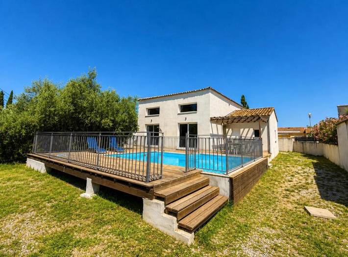 Chalet para 8 personas, con vistas y jardín además de terraza y piscina - 1