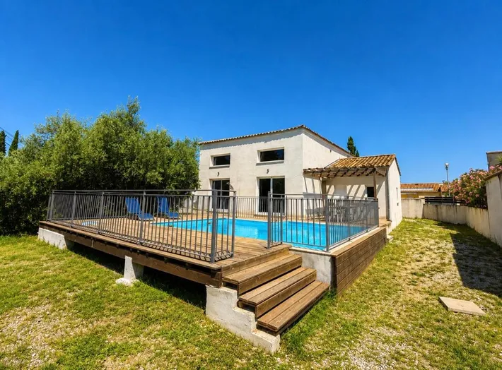 Villa for 8 people, with view and terrace as well as pool and garden - 1