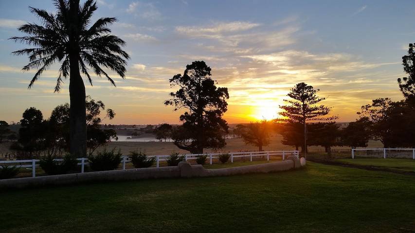 Cottage for 5 people, with garden, with pets in Victoria