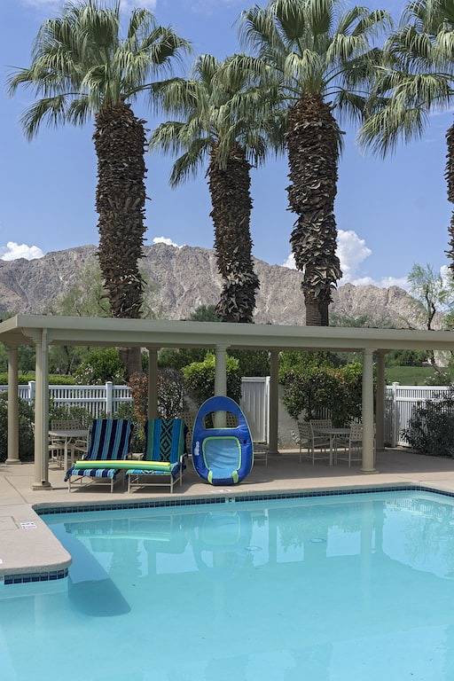 Ganze Wohnung, Luxus umgebaut Pga West Condo auf Tpc Stadium Course Blick auf die Berge, Golf Cart! in La Quinta (CA), Coachella Valley