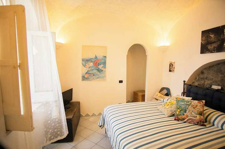 Gemütliches Ferienhaus am Meer. 2 Pax, in einer natürlichen Klippe in Furore, Sorrento Coast