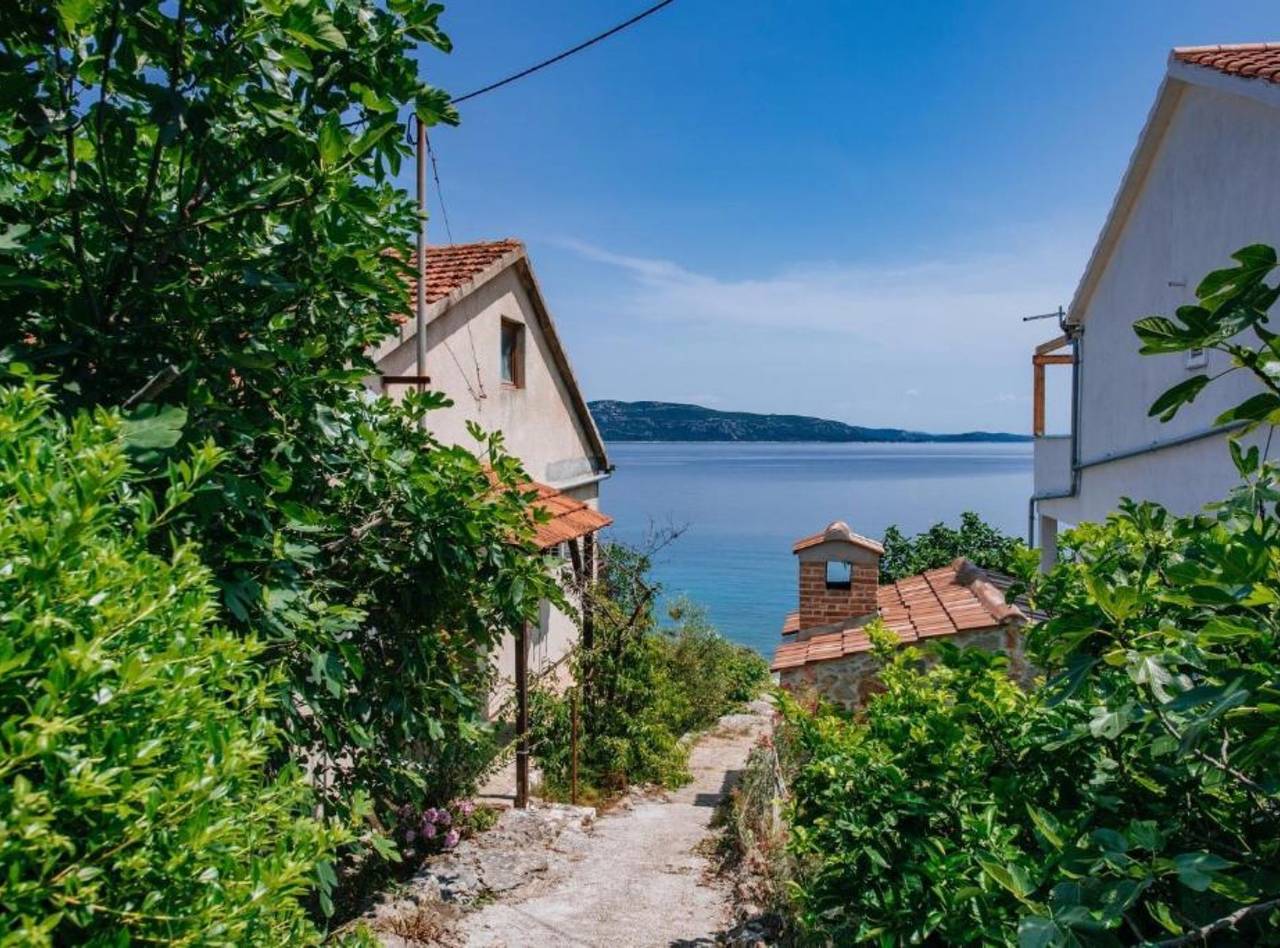 Holiday Home Villa Rokov - Five Bedroom Holiday Home with Swimming Pool in Zadar (Kommun), Iz