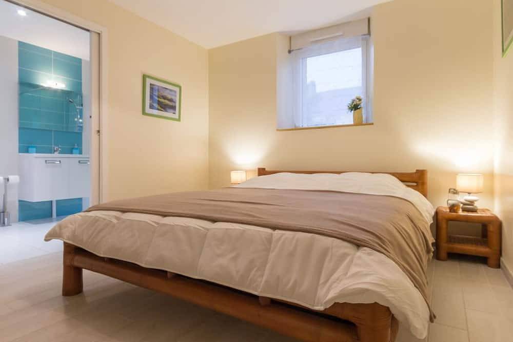 Moderne Ferienwohnung am See, kinderfreundlich mit großem Garten und Terrasse, nahe Nantes in Nort-sur-Erdre, Châteaubriant und Umgebung