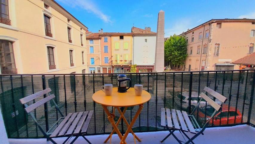 Gîte pour 5 personnes, avec balcon et vue à Villeneuve-de-Berg