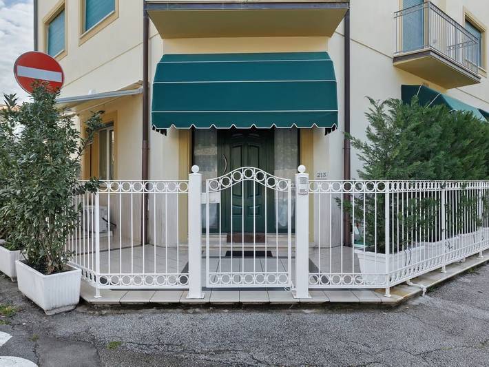 Ferienwohnung für 6 Personen, mit Balkon und Terrasse in Marina di Pietrasanta - 2