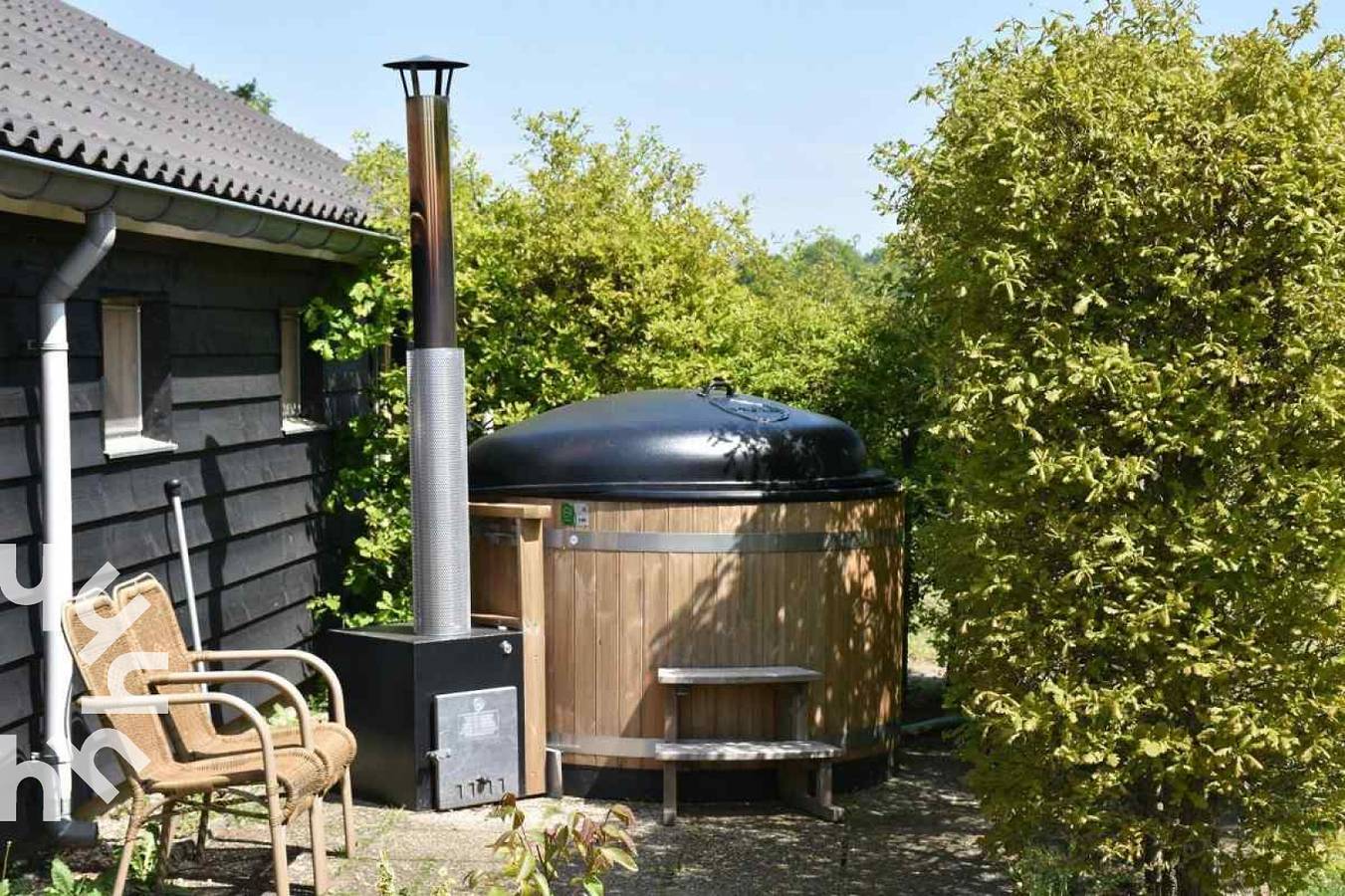 Schönes Ferienhaus für 6 Personen auf ehemaligen Bauernhof mit Hottub in Achterhoek